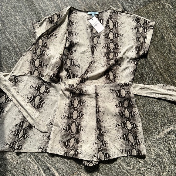 NWT Sea and Sky Snake Print Romper SIZE LARGE - Picture 3 of 3